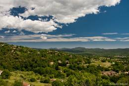 Ausblick von Callian über die Landschaft des Pays de Fayence und das Hinterland der Côte d'Azur