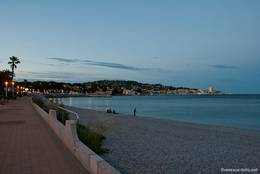 Die Strandpromenade von Sainte-Maxime am Abend